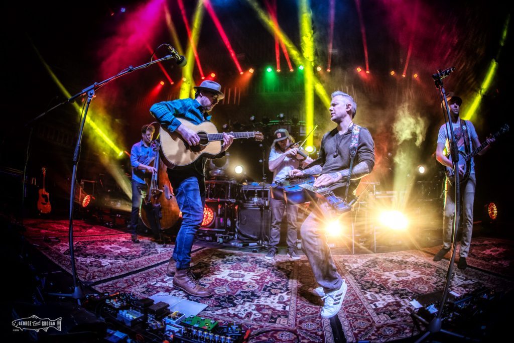 PREMIERE: The Infamous Stringdusters – “Toward The Fray”