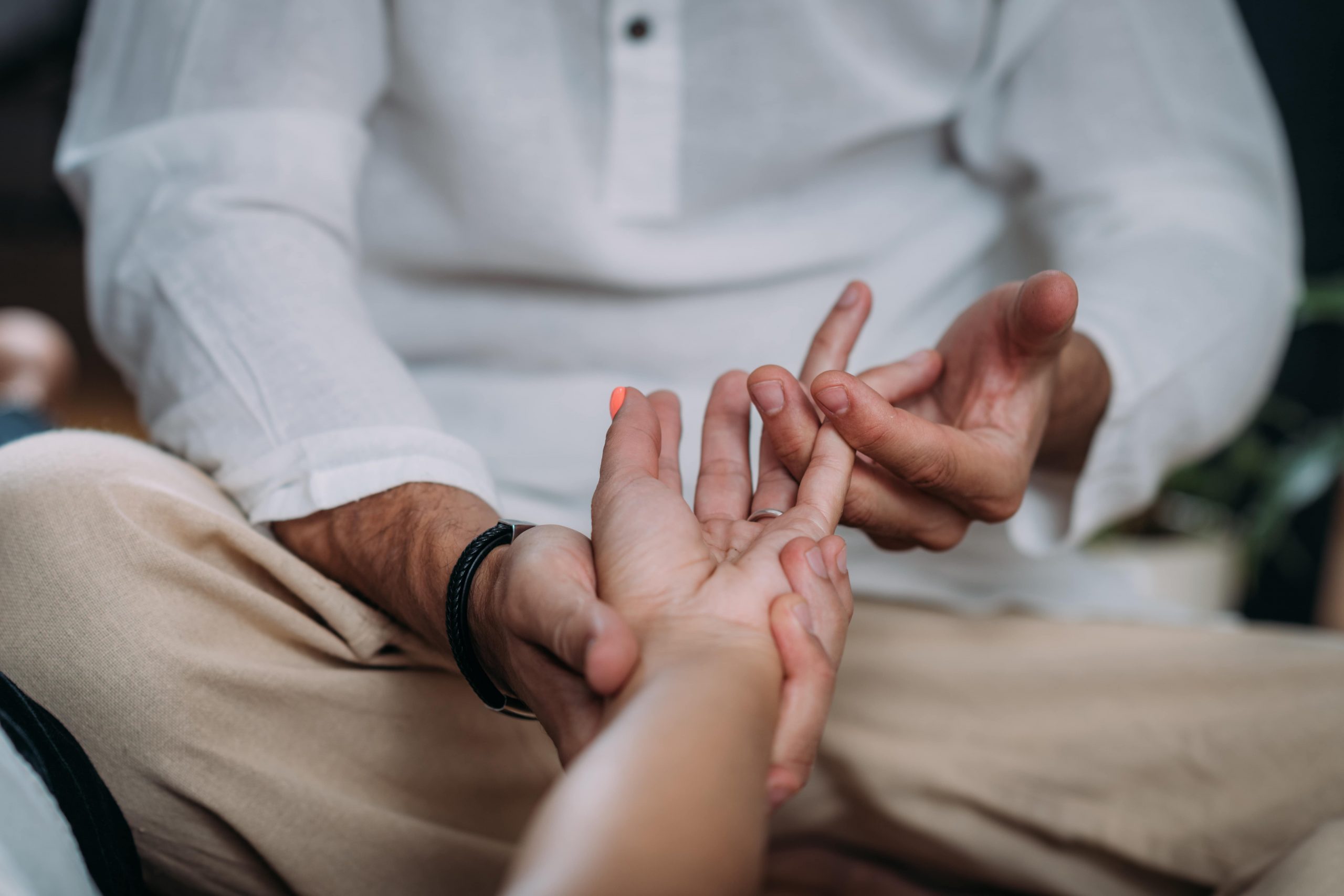 hand-massage-therapist-massaging
